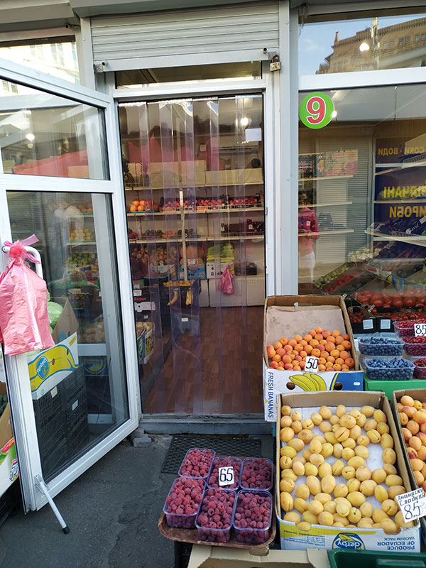 Виробницвто ПВХ завіси в продуктовий кіоск на ринку Рівне